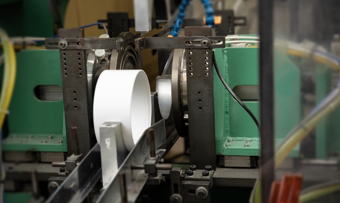 藤徳紙器の工場、機械の様子